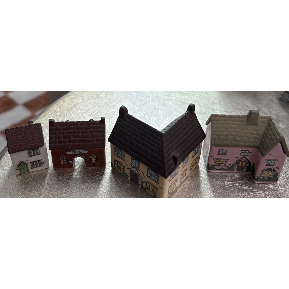 WADE WHIMSEY ON WHY Set 4 Village Houses Set 3:17 Vicarage Merriweather